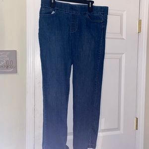 Stretchy jeans with elastic waistband.
